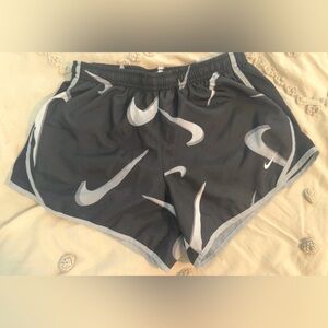 Nike Dri-fit Girls Medium Athletic Shorts in Black